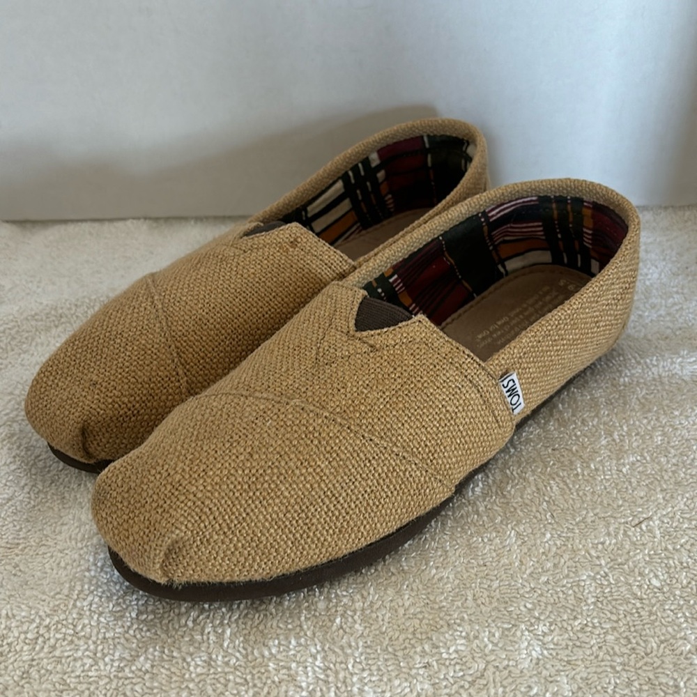 Women’s Toms shoes